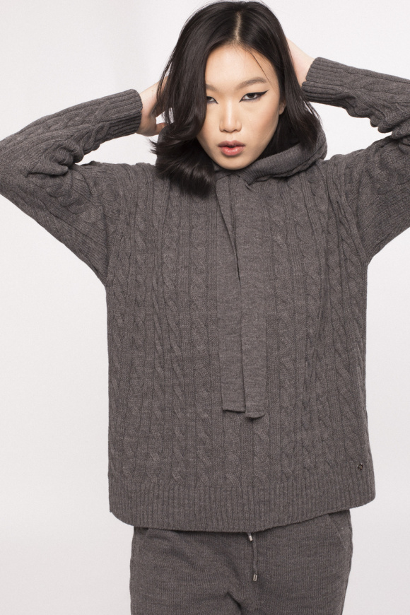 Knitted hooded jumper