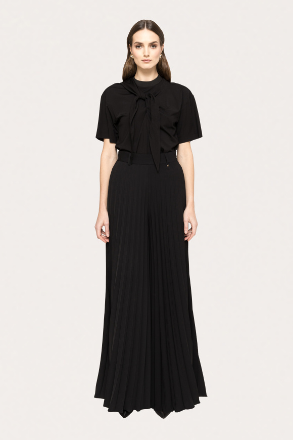 Top din vascoza cu detaliu tip esarfa