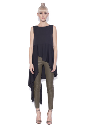 Asymmetric top with ruffles
