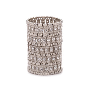 Stylish bracelet with metallic spheres
