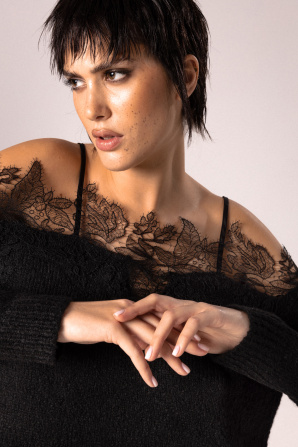 Off shoulder knitted top
