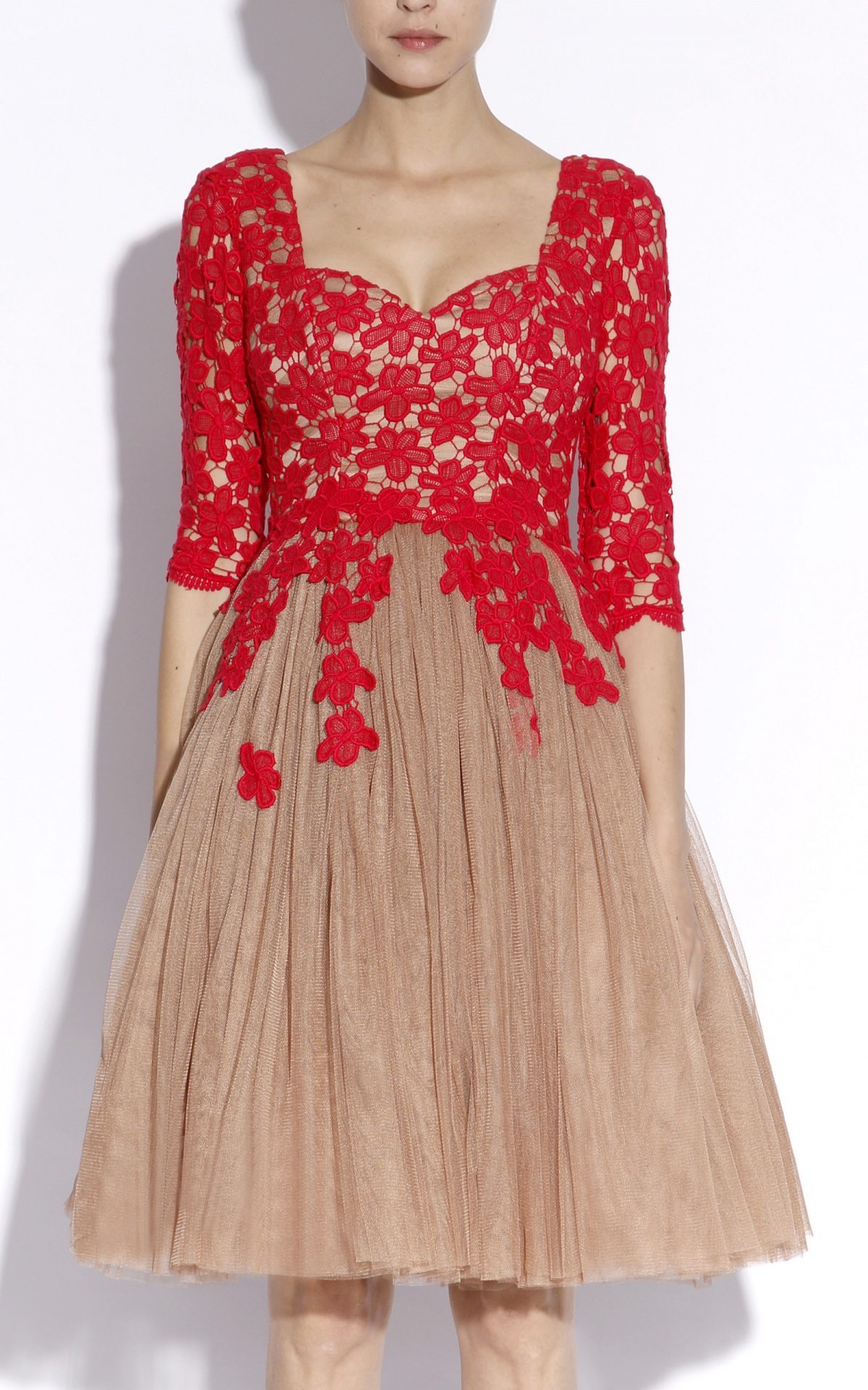 Ample dress made ​​of tulle with lace | RS7066 | NISSA