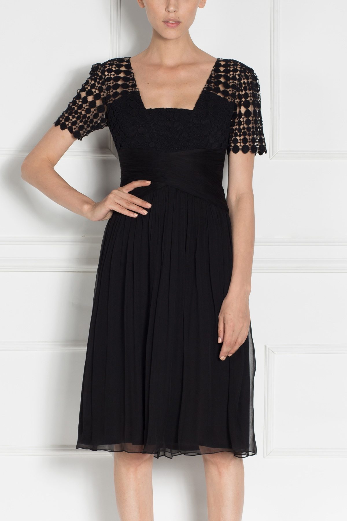 Isha | Elegant V-neck Midi Dress